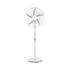 maxi-fan-height-adjustment-demo.jpg Maxi 20-inch standing fan in home setting